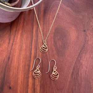 mini clam necklace