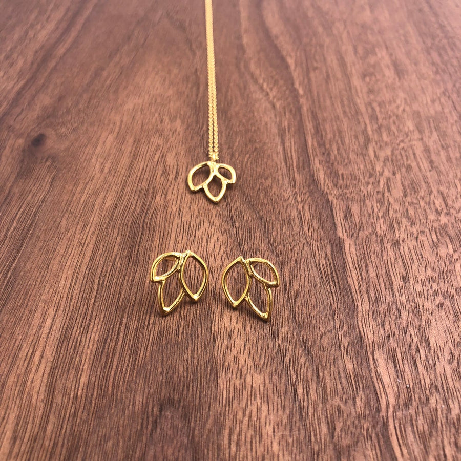 mini lotus necklace