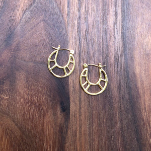 Crescent staccato hoops